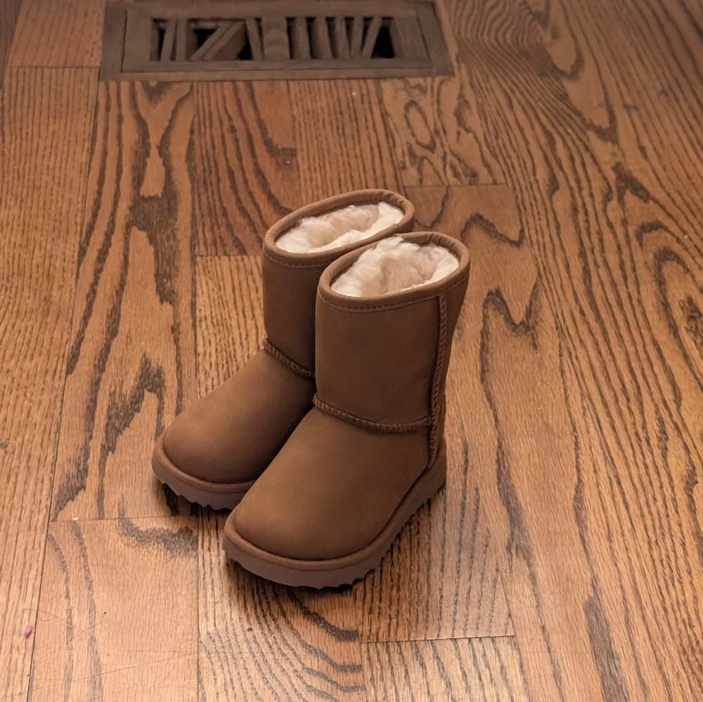 UGG Toddler Classic Short II Waterproof